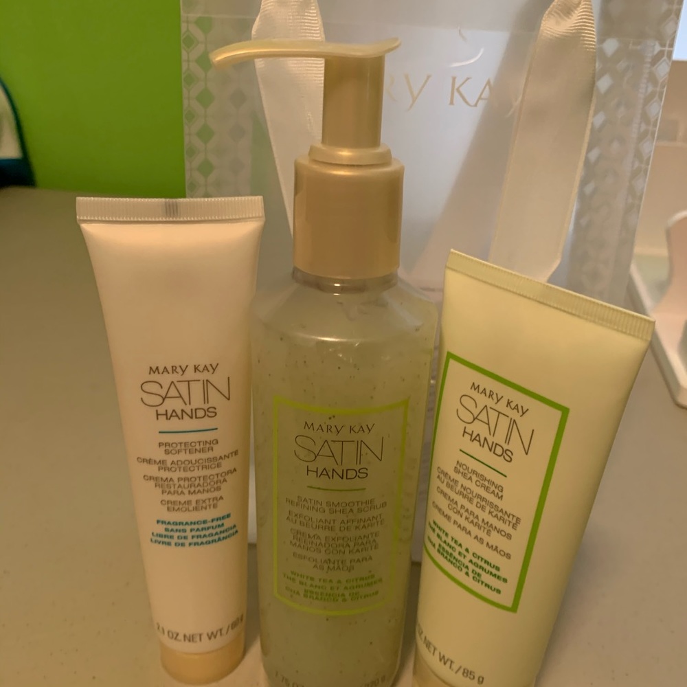 Mary Kay Satin Hands set